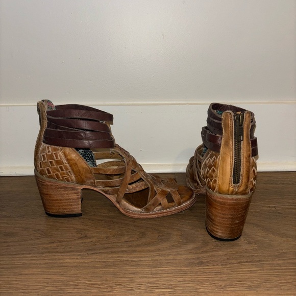 Freebird Penny Leather Cutout Booties - Size 8 - Picture 3 of 4